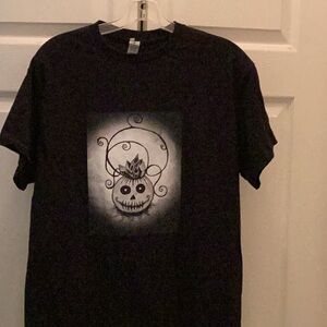 NWOT Funky Unusual Pumpkin Tee Shirt Size Med 
Tee Shirt Makes the Perfect Gift